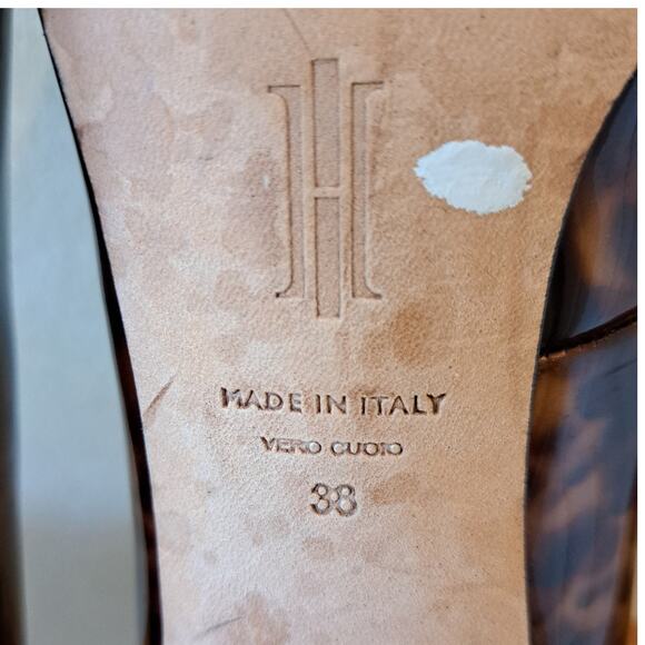 Chic Tortoiseshell Heels - Picture 10 of 11